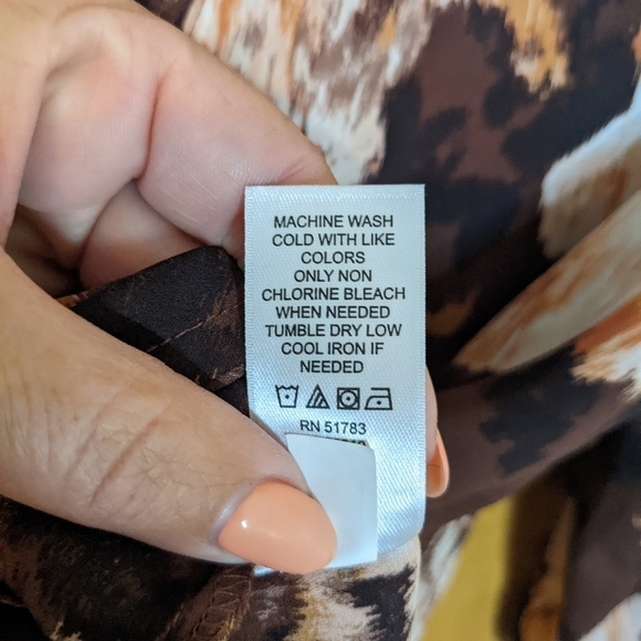 MAURICES PAINTED Burgundy Flower Patterned V-Neck Blouse Sz S - Picture 10 of 11